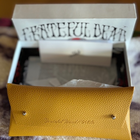Akila X Grateful Dead Sunglass Case - Picture 1 of 7